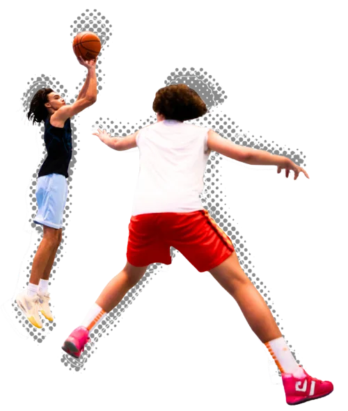 Deux joueurs de basket à l'entraînement